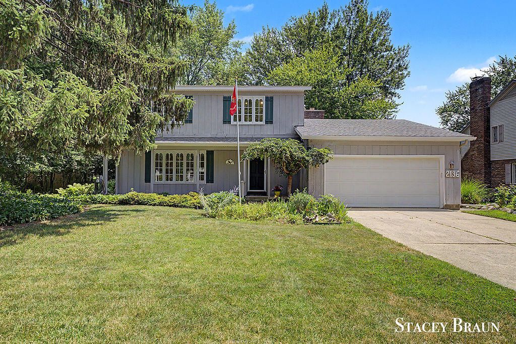2136 Rolling Hills Drive Se, City Of Grand Rapids, MI 49546