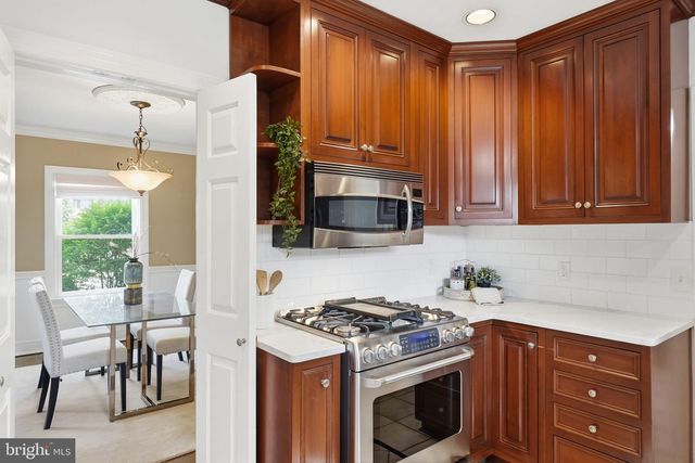 824 S COURTHOUSE RD, Arlington, VA 22204