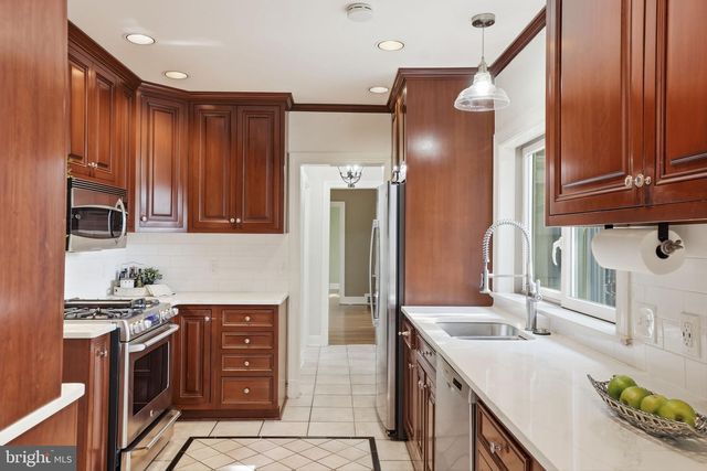 824 S COURTHOUSE RD, Arlington, VA 22204