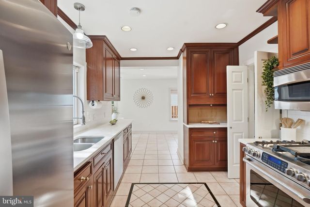 824 S COURTHOUSE RD, Arlington, VA 22204