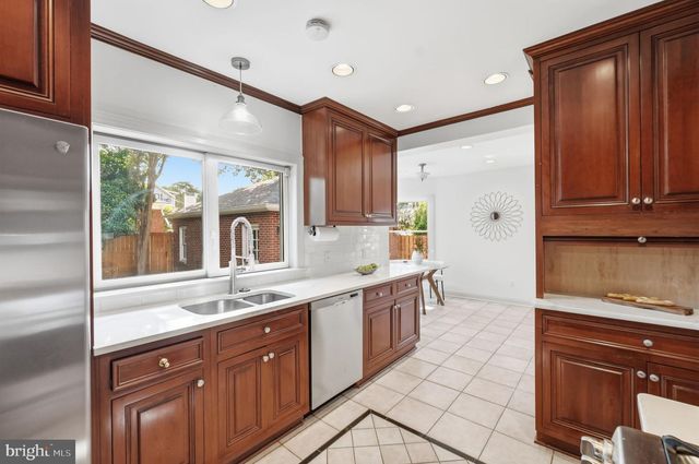 824 S COURTHOUSE RD, Arlington, VA 22204