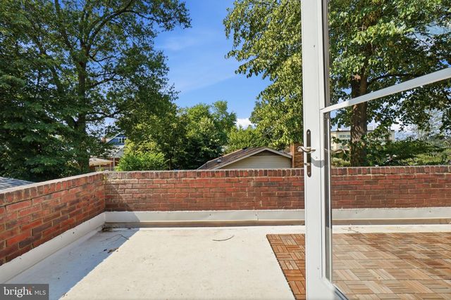 824 S COURTHOUSE RD, Arlington, VA 22204