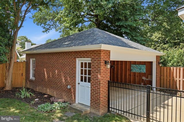 824 S COURTHOUSE RD, Arlington, VA 22204