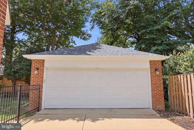 824 S COURTHOUSE RD, Arlington, VA 22204