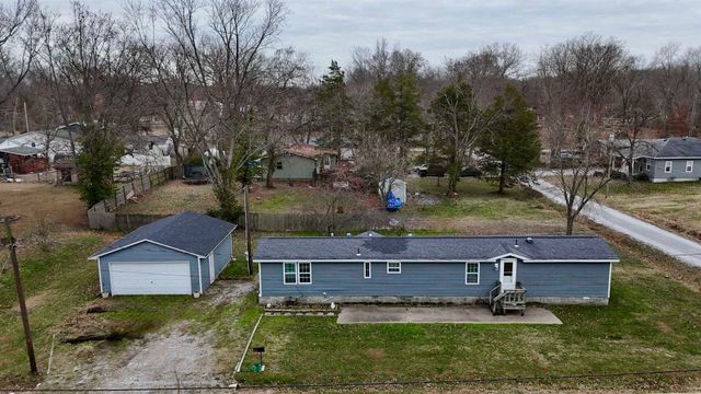 414 W TAYLOR Street, Benton, IL 62812