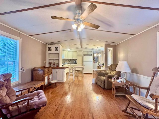 414 W TAYLOR Street, Benton, IL 62812