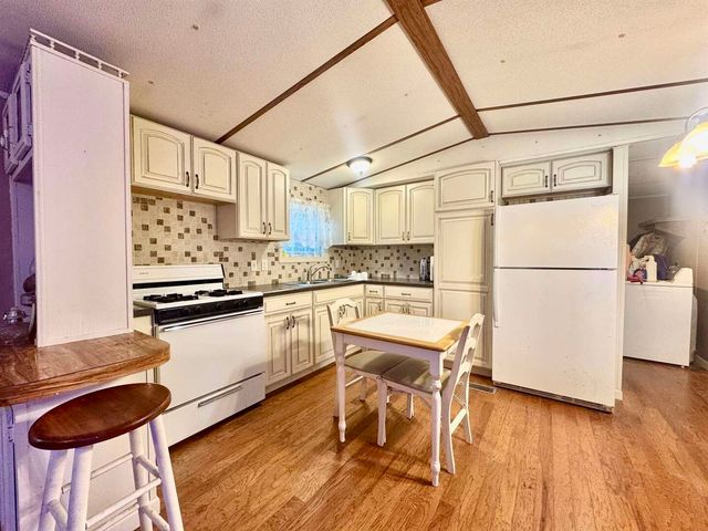 414 W TAYLOR Street, Benton, IL 62812