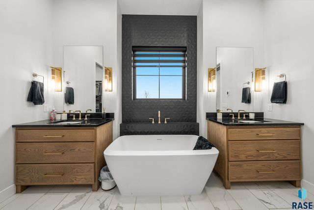 2100 N Marlowe Ave Avenue, Sioux Falls, SD 57110