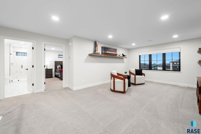 2100 N Marlowe Ave Avenue, Sioux Falls, SD 57110