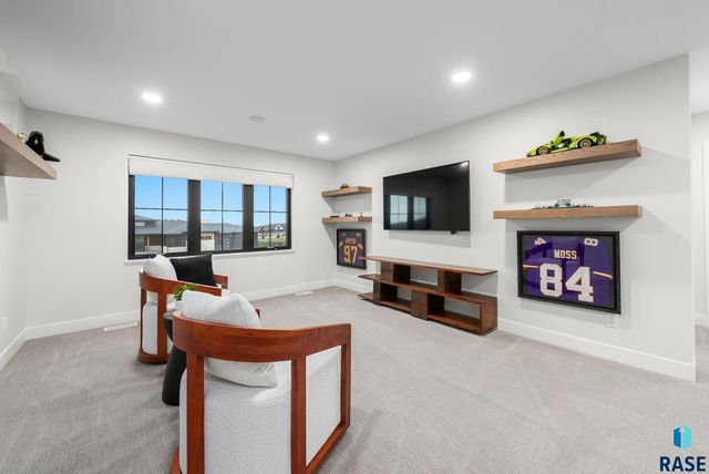 2100 N Marlowe Ave Avenue, Sioux Falls, SD 57110