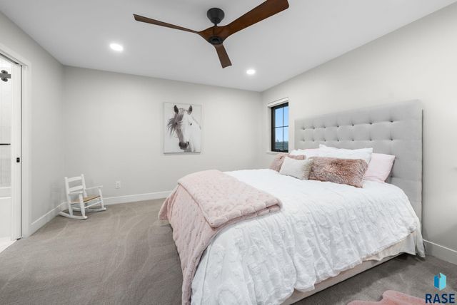 2100 N Marlowe Ave Avenue, Sioux Falls, SD 57110