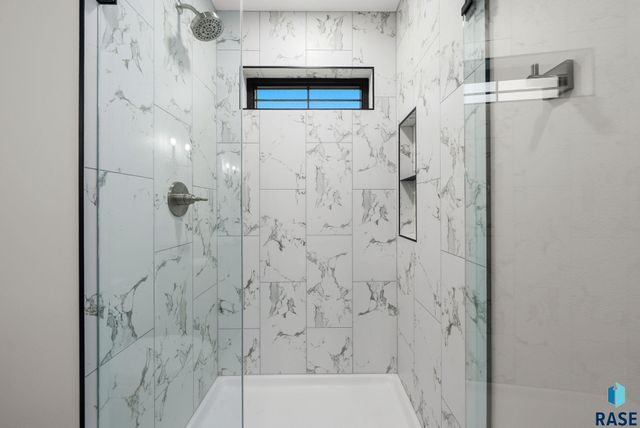 2100 N Marlowe Ave Avenue, Sioux Falls, SD 57110