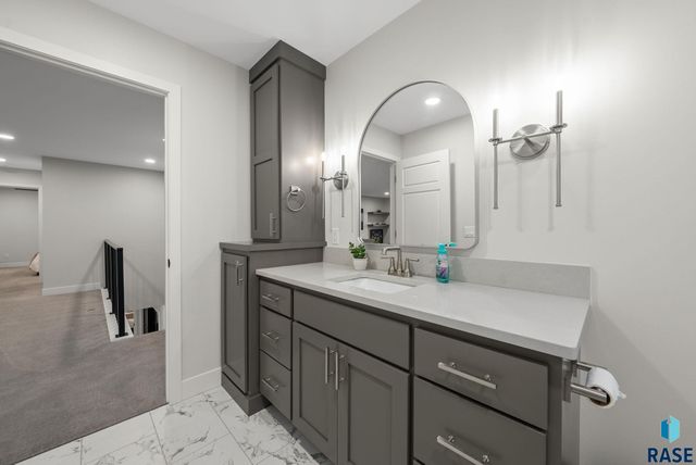 2100 N Marlowe Ave Avenue, Sioux Falls, SD 57110