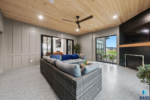 2100 N Marlowe Ave Avenue, Sioux Falls, SD 57110