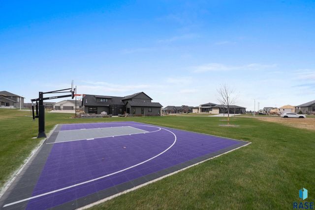 2100 N Marlowe Ave Avenue, Sioux Falls, SD 57110