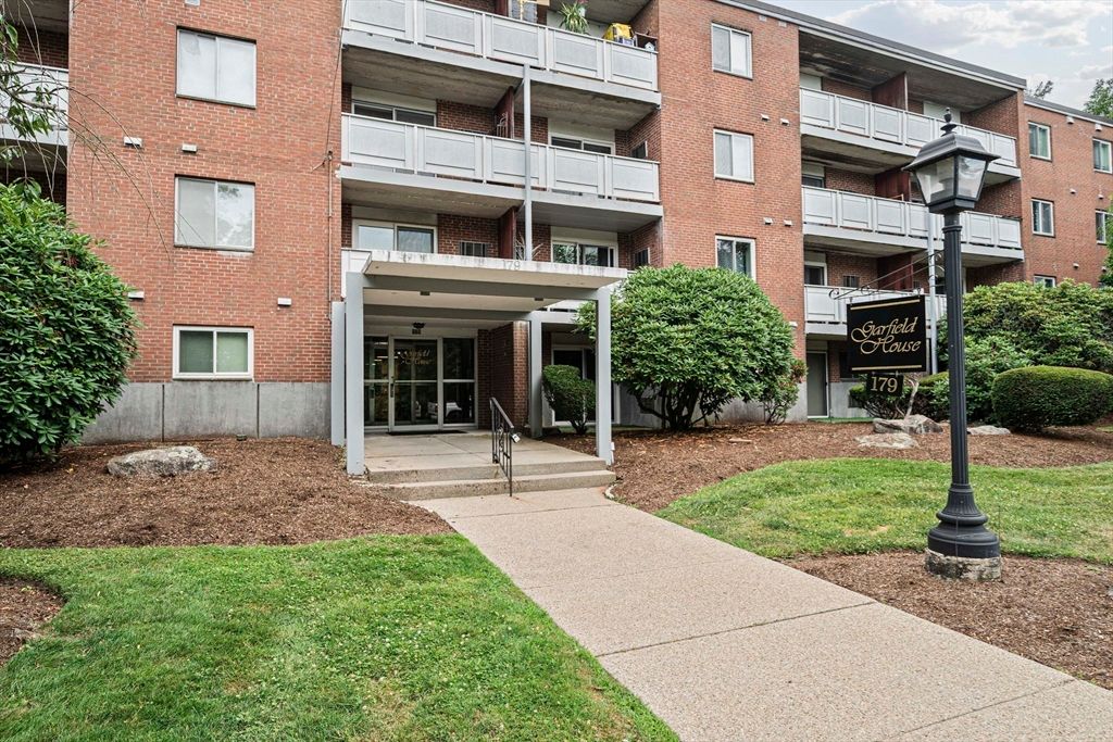 179 Presidents Ln 3J, Quincy, MA 02169