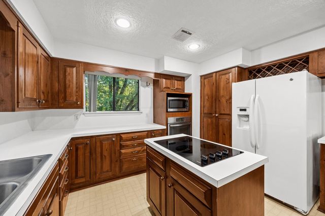 50 Lazy Lane, The Woodlands, TX 77380