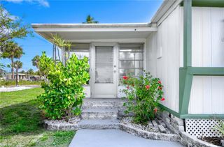 9 Henderson DR, Naples, FL 34114