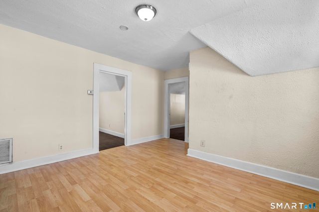 286 Exchange Street 3rd Flr, New Haven, CT 06513