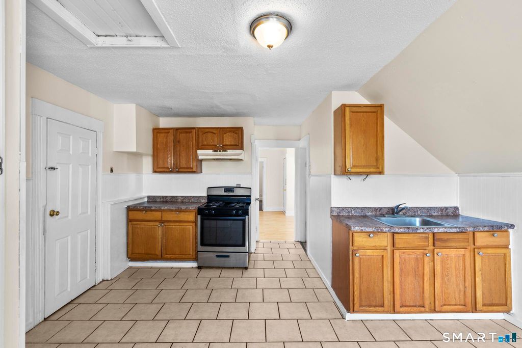 286 Exchange Street 3rd Flr, New Haven, CT 06513