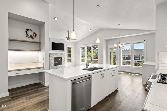 61016 SE Crane Peak Court, Bend, OR 97702