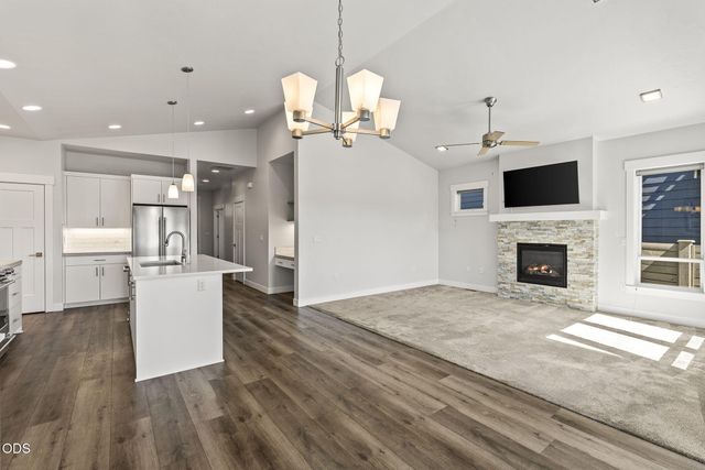 61016 SE Crane Peak Court, Bend, OR 97702