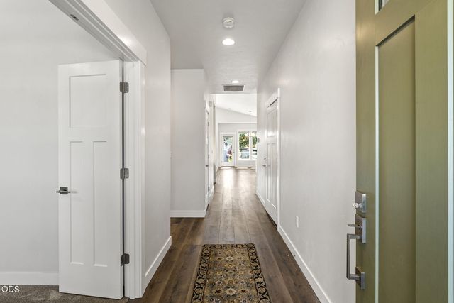 61016 SE Crane Peak Court, Bend, OR 97702