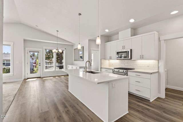 61016 SE Crane Peak Court, Bend, OR 97702