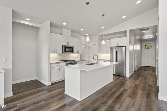 61016 SE Crane Peak Court, Bend, OR 97702