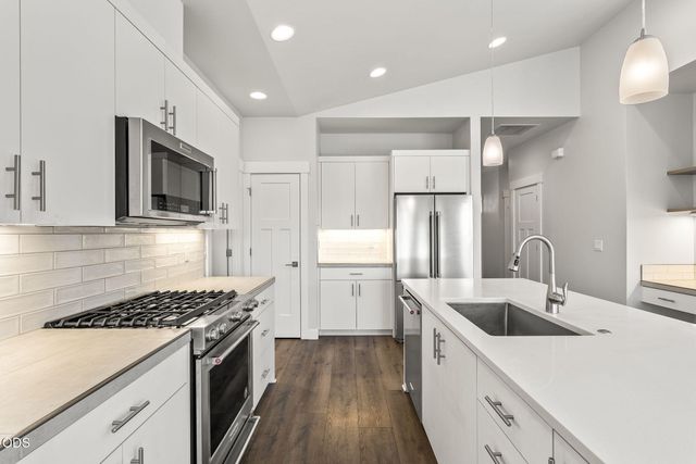 61016 SE Crane Peak Court, Bend, OR 97702