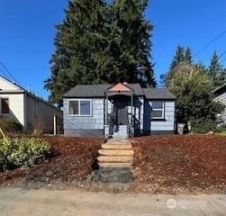 1619 Bayview Drive W, Bremerton, WA 98312