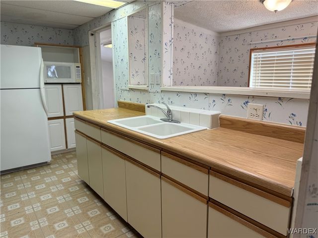 3315 W Gordon Lane, Golden Valley, AZ 86413