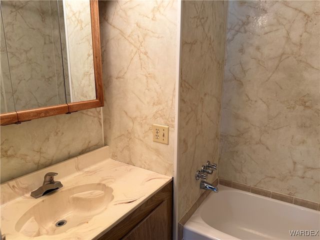 3315 W Gordon Lane, Golden Valley, AZ 86413