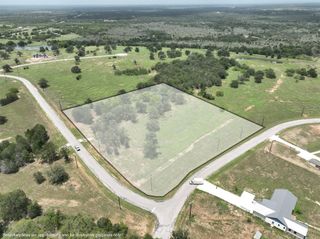 180 Sunny Day Dr, Red Rock, TX 78662