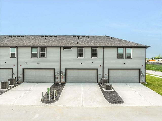 11918 Outer Bark Drive 15, Tomball, TX 77375