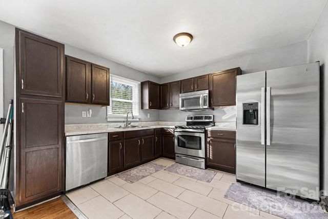 537 Kentbrook Drive, Charlotte, NC 28213