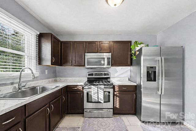 537 Kentbrook Drive, Charlotte, NC 28213