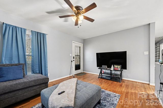 537 Kentbrook Drive, Charlotte, NC 28213