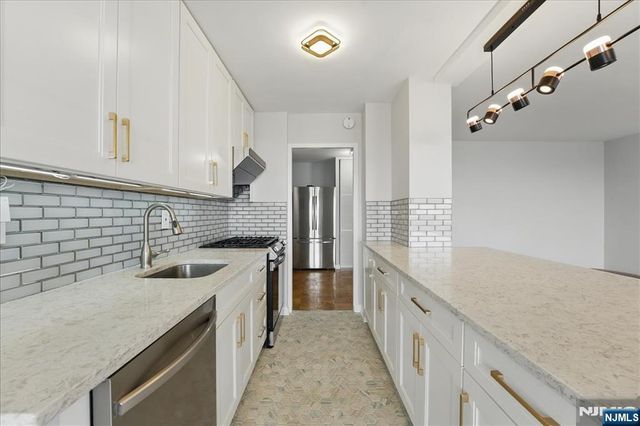 6600 Boulevard East 18K, West New York, NJ 07093