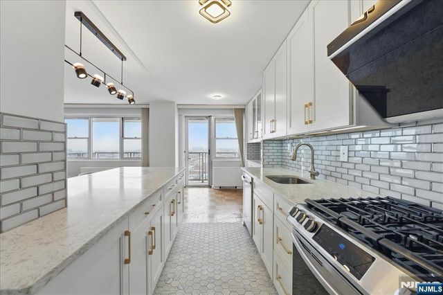 6600 Boulevard East 18K, West New York, NJ 07093