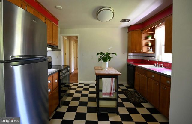 124 CHESTNUT AVE, Washington Grove, MD 20880