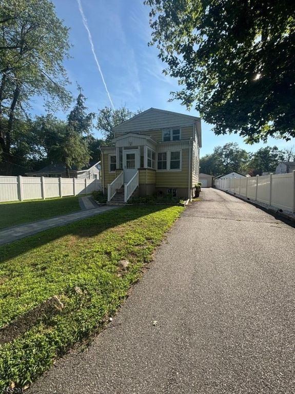 33 Harmon St, Lincoln Park Boro, NJ 07035 — photo 2