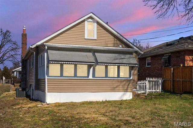 7048 Lansdowne Avenue, St Louis, MO 63109