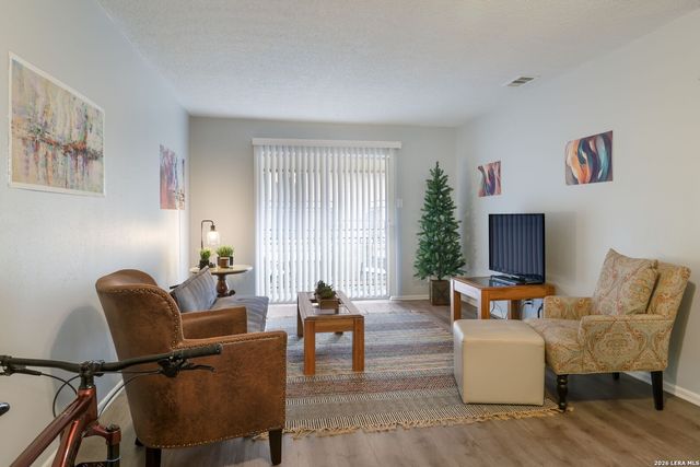 923 Vance Jackson Rd Apt 708, San Antonio, TX 78201