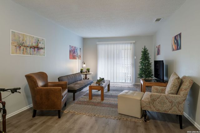 923 Vance Jackson Rd Apt 708, San Antonio, TX 78201