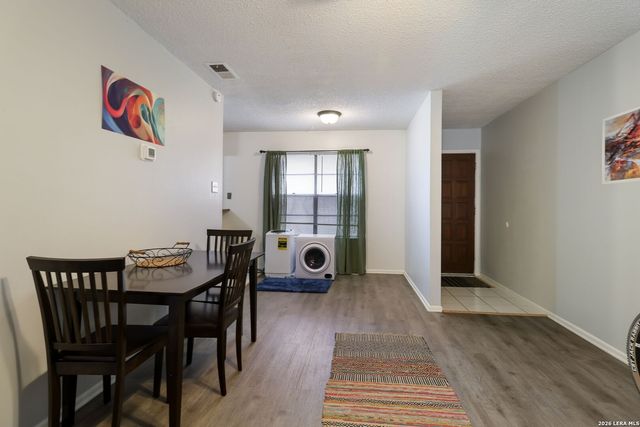 923 Vance Jackson Rd Apt 708, San Antonio, TX 78201