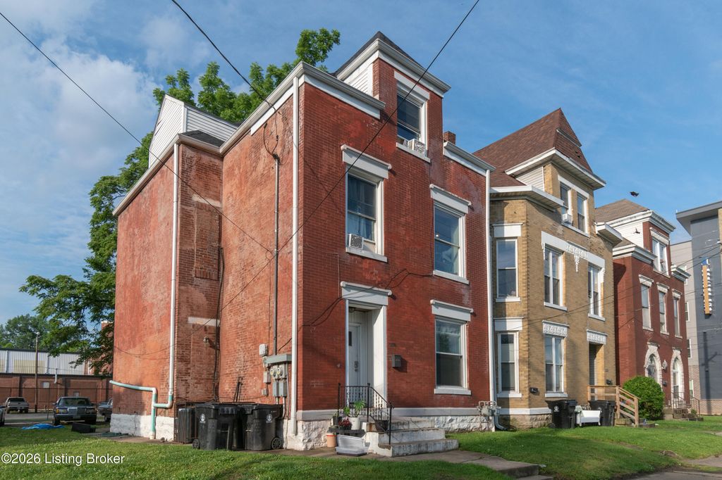 2826 W Chestnut St, Louisville, KY 40211