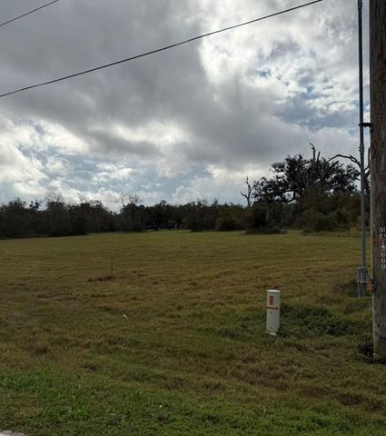 000 Turning Bayou Trail, Angleton, TX 77515