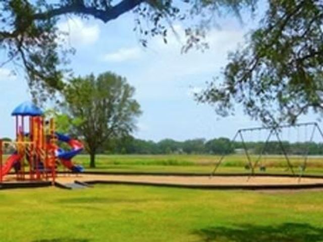 000 Turning Bayou Trail, Angleton, TX 77515