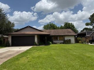 16811 Hibiscus Lane, Friendswood, TX 77546